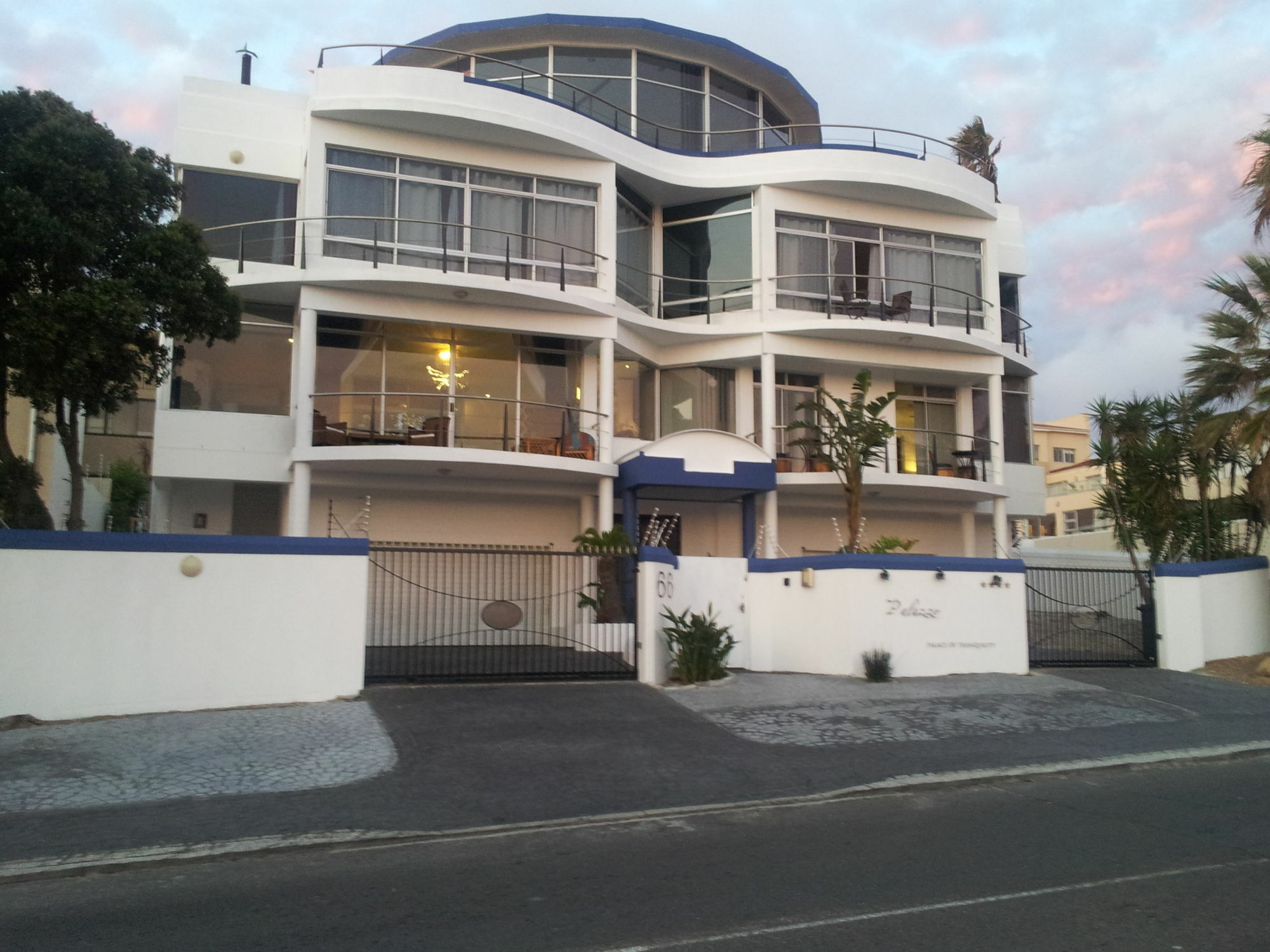 Hotel Bread&Barrel Palazzo Blouberg Bloubergstrand Exterior foto